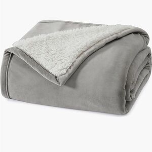 UGG NEW Bliss Fuzzy throw seal color